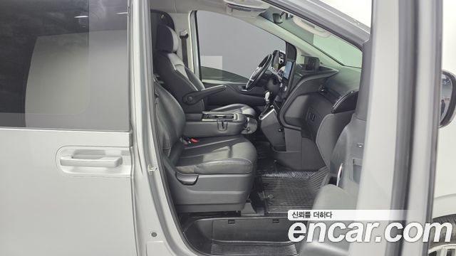 Hyundai Staria Tourer 11-Seater Modern 2023 — фото 11