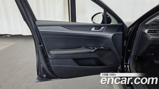 Kia K5 (III) 2.0 Trendy 2023 — фото 24