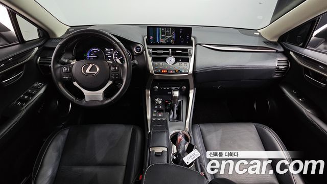 Lexus NX300h Executive 2019 — фото 7