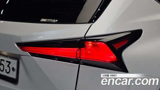 Lexus NX300h Executive 2019 — фото 23