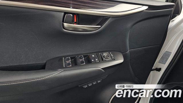 Lexus NX300h Executive 2019 — фото 38
