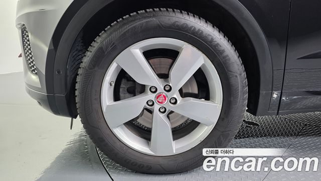 Jaguar E-PACE R250 R-Dynamic SE 2018 — фото 5
