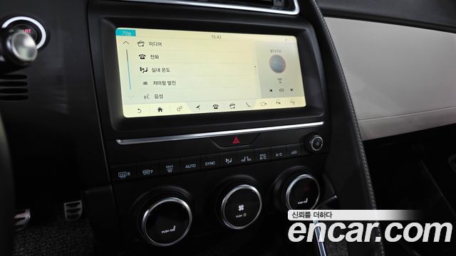 Jaguar E-PACE R250 R-Dynamic SE 2018 — фото 16