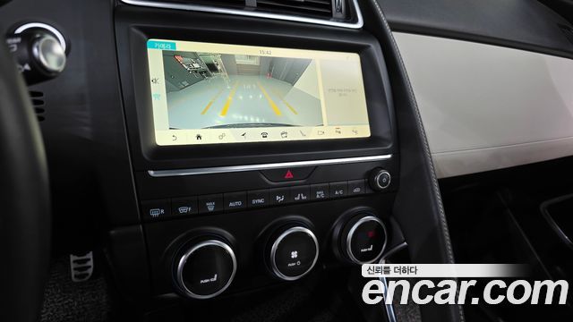 Jaguar E-PACE R250 R-Dynamic SE 2018 — фото 17