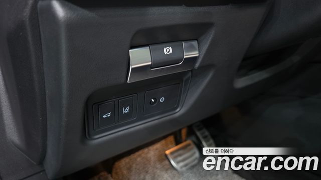 Jaguar E-PACE R250 R-Dynamic SE 2018 — фото 18