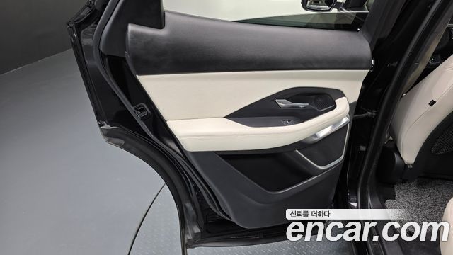 Jaguar E-PACE R250 R-Dynamic SE 2018 — фото 25