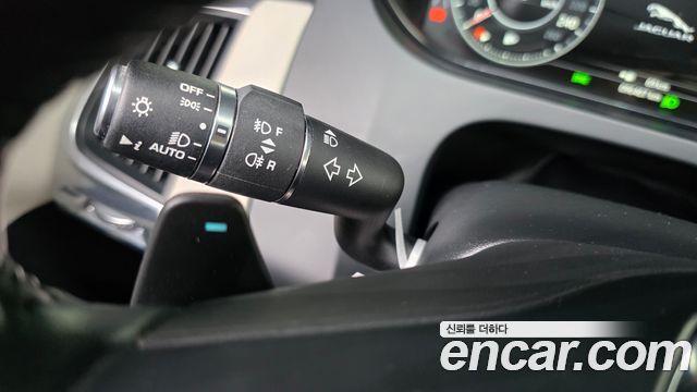 Jaguar E-PACE R250 R-Dynamic SE 2018 — фото 28