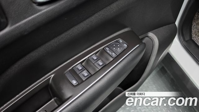 Renault Korea QM6 2.0 LPe LE Signature 2WD 2022 — фото 18