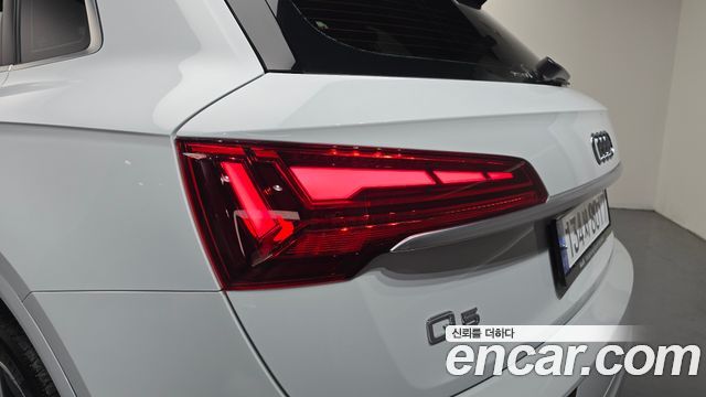 Audi Q5 (FY) 45 TFSI Quattro Premium 2021 — фото 23