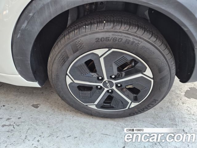 Kia Niro Prestige 2025 — фото 18