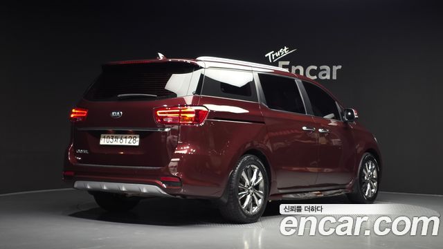 Kia Carnival 9-Seater Luxury 2020 — фото 2