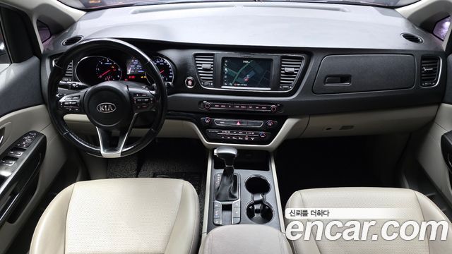 Kia Carnival 9-Seater Luxury 2020 — фото 7