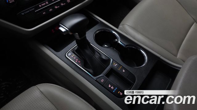 Kia Carnival 9-Seater Luxury 2020 — фото 9