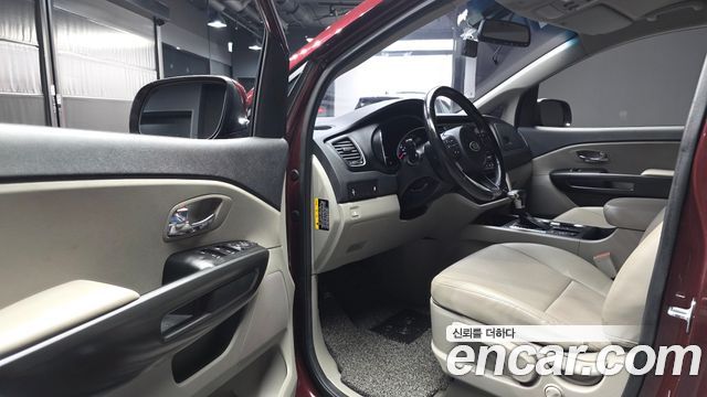 Kia Carnival 9-Seater Luxury 2020 — фото 10