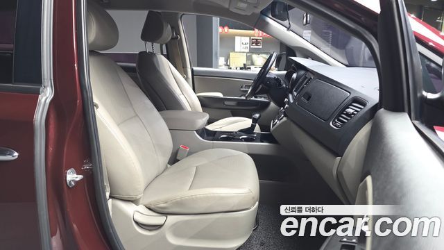 Kia Carnival 9-Seater Luxury 2020 — фото 11