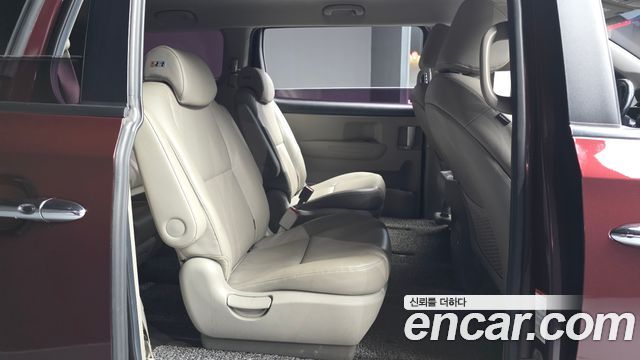 Kia Carnival 9-Seater Luxury 2020 — фото 12