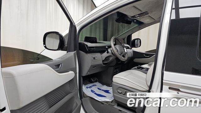 Hyundai Staria Lounge 7-Seater Limousine 2022 — фото 10