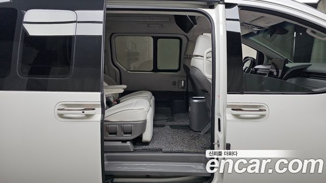 Hyundai Staria Lounge 7-Seater Limousine 2022 — фото 11