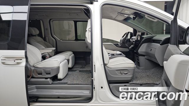 Hyundai Staria Lounge 7-Seater Limousine 2022 — фото 12