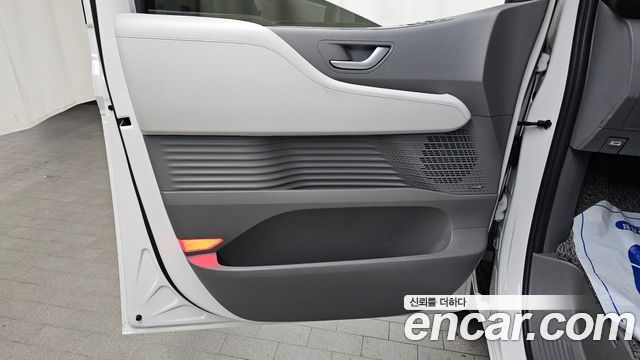Hyundai Staria Lounge 7-Seater Limousine 2022 — фото 24