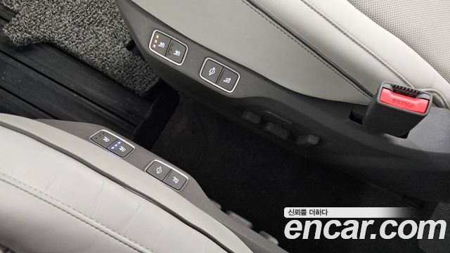 Hyundai Staria Lounge 7-Seater Limousine 2022 — фото 32