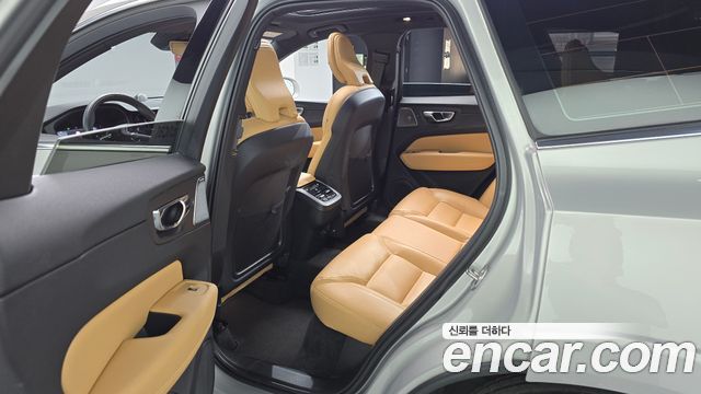 Volvo XC60 (II) B5 Inscription 2022 — фото 11