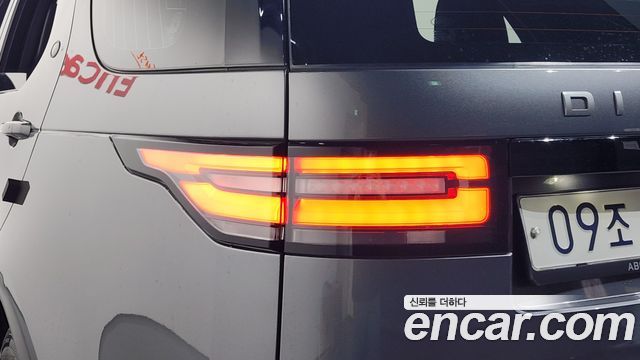 Land Rover Discovery 5 3.0 TD6 HSE 2018 — фото 23