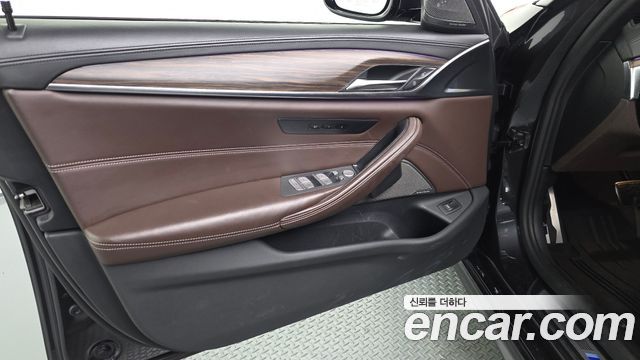 BMW 5 Series (G30) 520i M Sport 2020 — фото 24