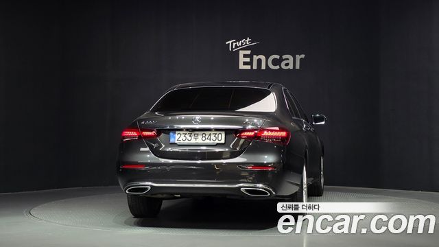 Mercedes-Benz E-Class (W213) E220d 4MATIC Exclusive 2021 — фото 4