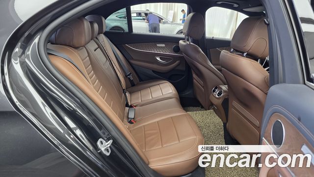 Mercedes-Benz E-Class (W213) E220d 4MATIC Exclusive 2021 — фото 12