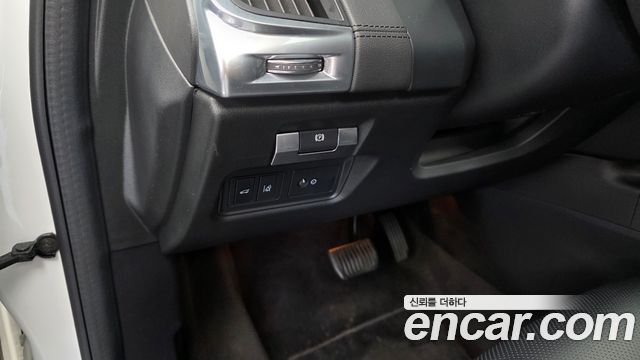 Jaguar E-PACE D180 SE 2020 — фото 17