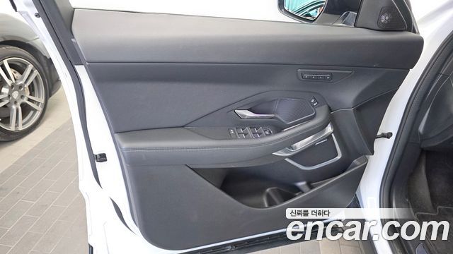 Jaguar E-PACE D180 SE 2020 — фото 24