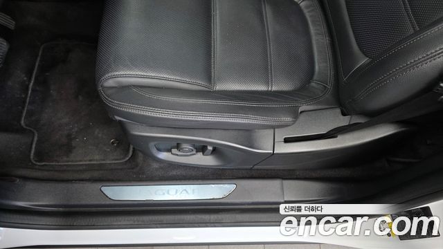 Jaguar E-PACE D180 SE 2020 — фото 31