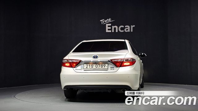 Toyota Camry Hybrid XLE 2016 — фото 4