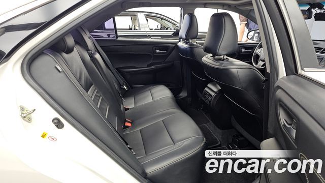 Toyota Camry Hybrid XLE 2016 — фото 12
