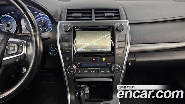Toyota Camry Hybrid XLE 2016 — фото 15