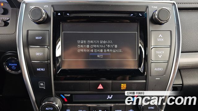 Toyota Camry Hybrid XLE 2016 — фото 17