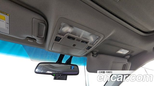 Toyota Camry Hybrid XLE 2016 — фото 18