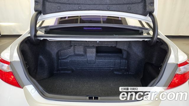 Toyota Camry Hybrid XLE 2016 — фото 20