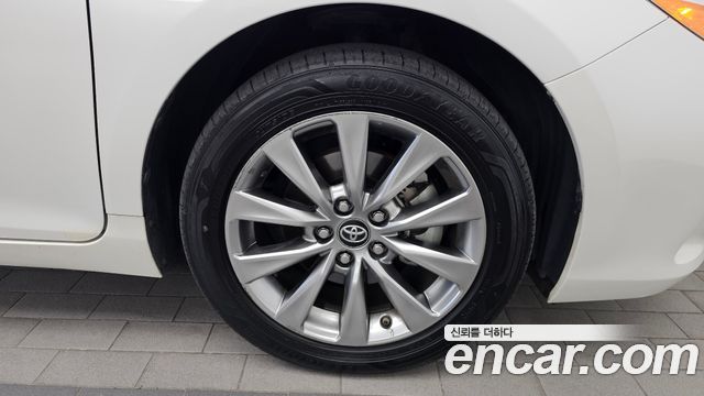 Toyota Camry Hybrid XLE 2016 — фото 21