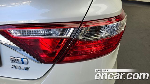Toyota Camry Hybrid XLE 2016 — фото 23