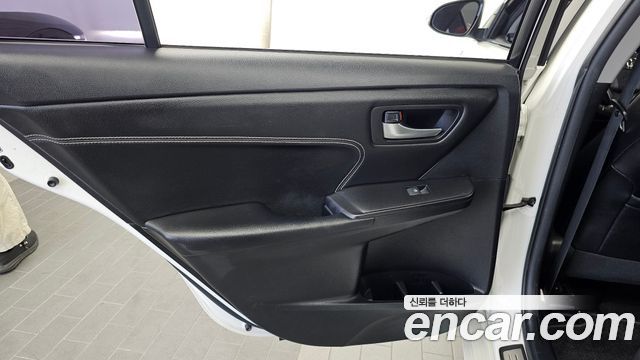 Toyota Camry Hybrid XLE 2016 — фото 25