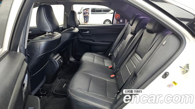Toyota Camry Hybrid XLE 2016 — фото 26