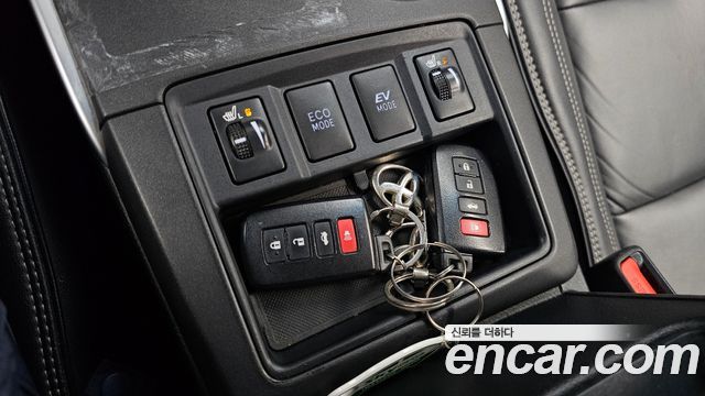 Toyota Camry Hybrid XLE 2016 — фото 29