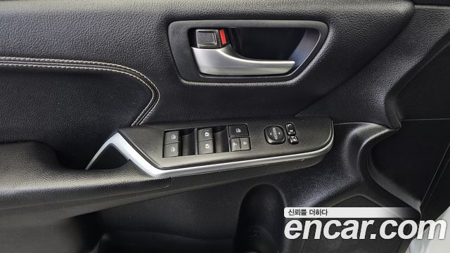 Toyota Camry Hybrid XLE 2016 — фото 30