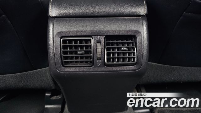 Toyota Camry Hybrid XLE 2016 — фото 31