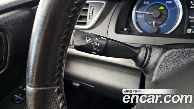 Toyota Camry Hybrid XLE 2016 — фото 32