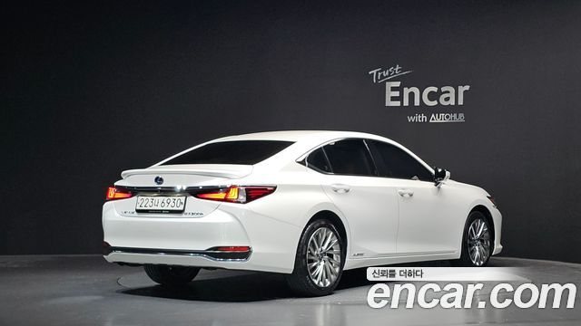Lexus ES300h (VII) Executive 2022 — фото 2
