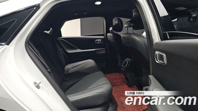 Hyundai Ioniq 6 Long Range Exclusive + 2023 — фото 11
