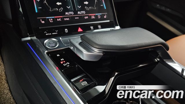 Audi e-tron 55 Quattro 2020 — фото 9